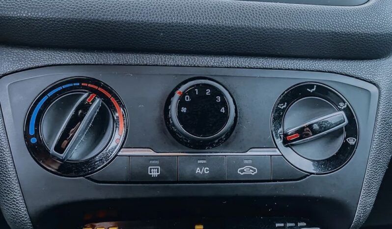 HYUNDAI i20  | FWD (przód) | Manualna | 100 KM | Czerwony full