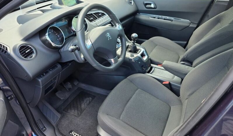 PEUGEOT 5008  | FWD (przód) | Manualna | 115 KM | Granatowy full