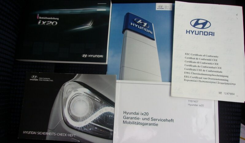 HYUNDAI ix20  | FWD (przód) | Manualna | 90 KM | Czarny full
