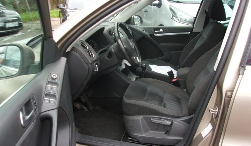 VOLKSWAGEN Tiguan  | 4×4 Automatyczny | Manualna | 160 KM | Szary full