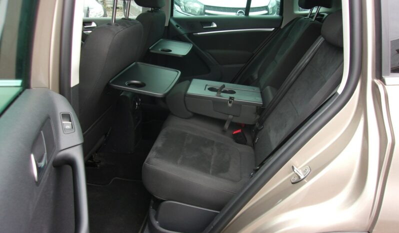 VOLKSWAGEN Tiguan  | 4×4 Automatyczny | Manualna | 160 KM | Szary full