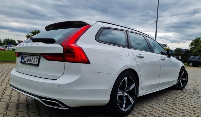 VOLVO V90  | 4×4 (doł. automatycznie) | Automatyczna | 190 KM | Biały full