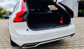 VOLVO V90  | 4×4 (doł. automatycznie) | Automatyczna | 190 KM | Biały full