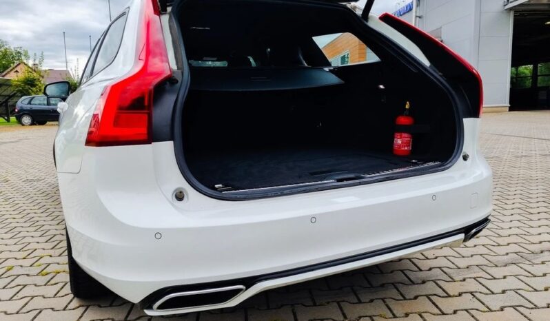 VOLVO V90  | 4×4 (doł. automatycznie) | Automatyczna | 190 KM | Biały full