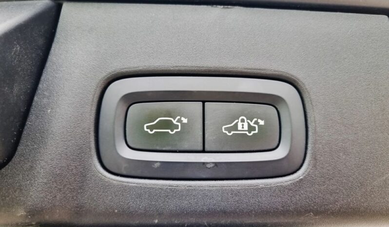 VOLVO V90  | 4×4 (doł. automatycznie) | Automatyczna | 190 KM | Biały full