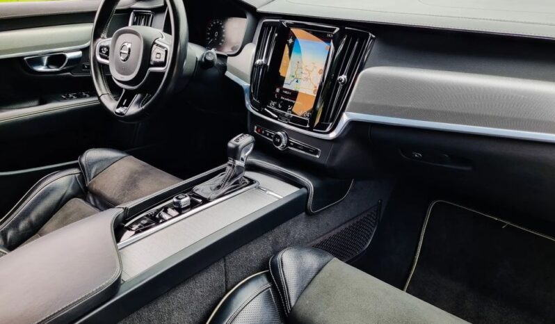 VOLVO V90  | 4×4 (doł. automatycznie) | Automatyczna | 190 KM | Biały full