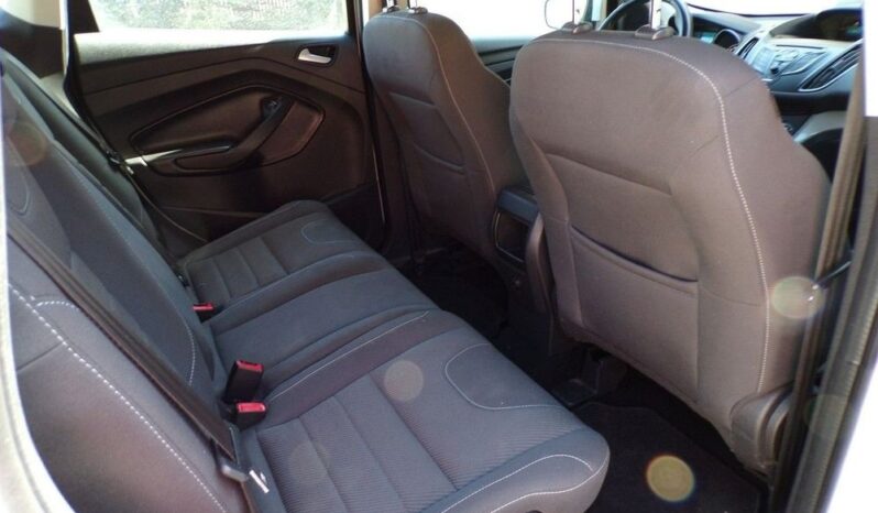 FORD Kuga  | FWD (przód) | Manualna | 120 KM | Biały full