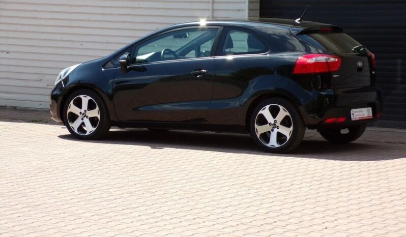 KIA Rio  | FWD (przód) | Manualna | 86 KM | Czarny full