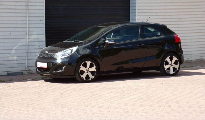 KIA Rio  | FWD (przód) | Manualna | 86 KM | Czarny full