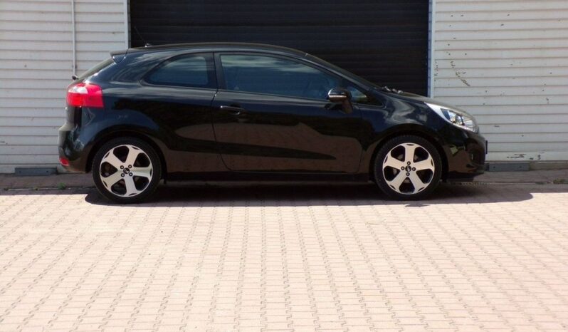 KIA Rio  | FWD (przód) | Manualna | 86 KM | Czarny full