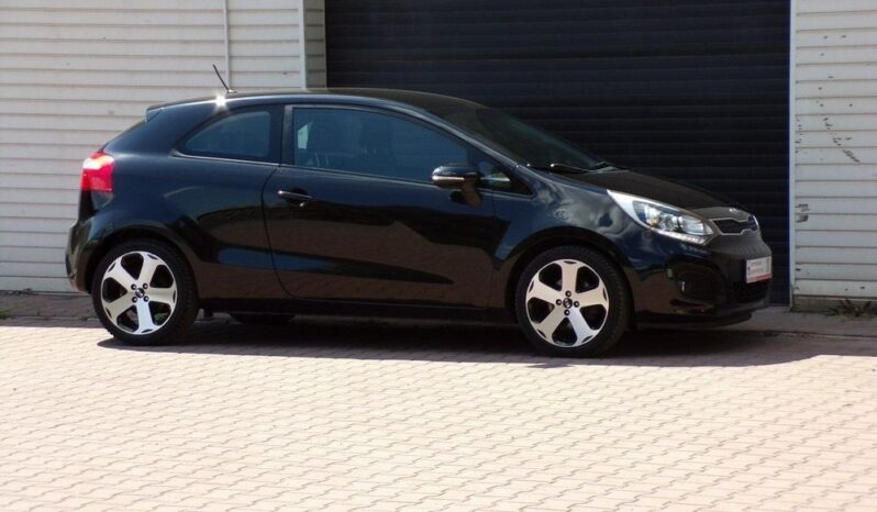 KIA Rio  | FWD (przód) | Manualna | 86 KM | Czarny full