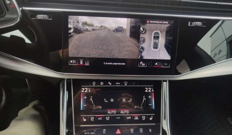 AUDI Q8  | 4×4 (stały) | Automatyczna | 286 KM | Pomarańczowy full
