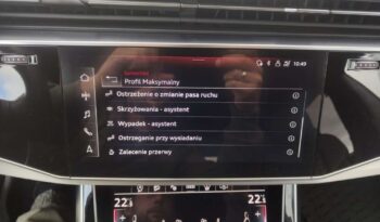 AUDI Q8  | 4×4 (stały) | Automatyczna | 286 KM | Pomarańczowy full