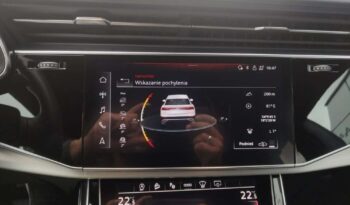 AUDI Q8  | 4×4 (stały) | Automatyczna | 286 KM | Pomarańczowy full