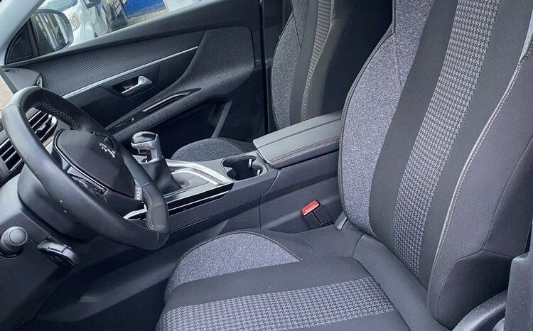PEUGEOT 3008  | FWD (przód) | Manualna | 130 KM | Srebrny full
