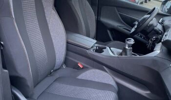 PEUGEOT 3008  | FWD (przód) | Manualna | 130 KM | Srebrny full