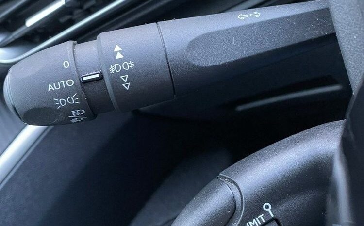 PEUGEOT 3008  | FWD (przód) | Manualna | 130 KM | Srebrny full