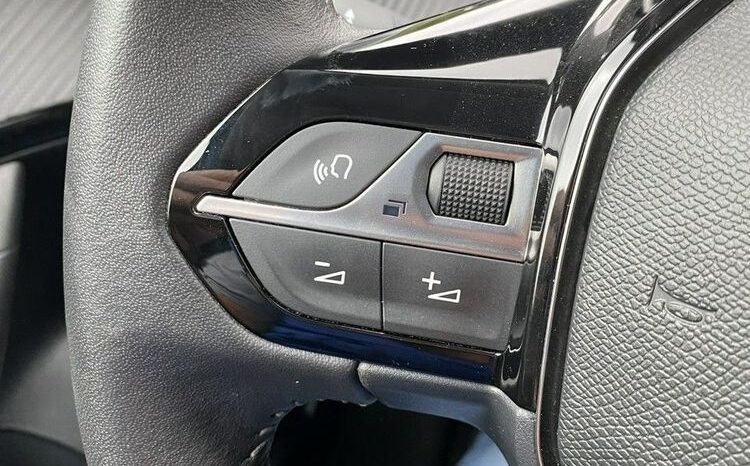 PEUGEOT 2008  | FWD (przód) | Manualna | 110 KM | Czarny full