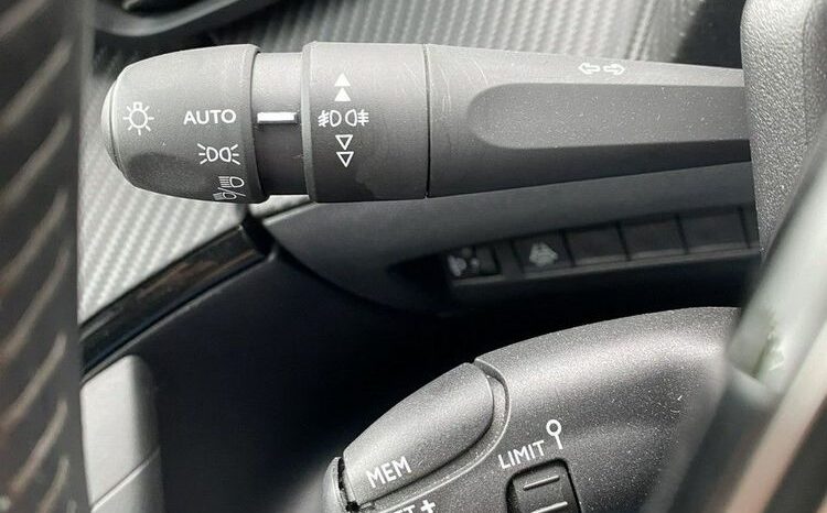 PEUGEOT 2008  | FWD (przód) | Manualna | 110 KM | Czarny full