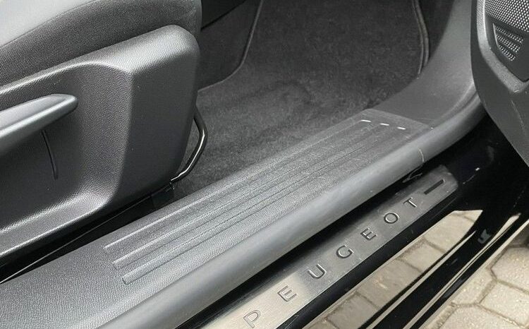PEUGEOT 2008  | FWD (przód) | Manualna | 110 KM | Czarny full