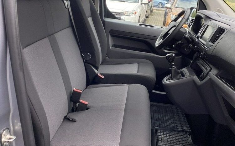 OPEL Vivaro | FWD (przód) | Manualna | 144 KM | Srebrny full