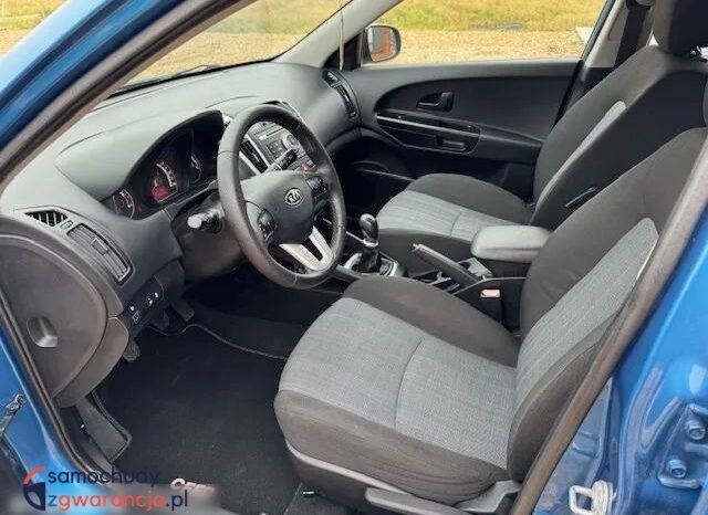 KIA Ceed  | FWD (przód) | Manualna | 90 KM | Niebieski full