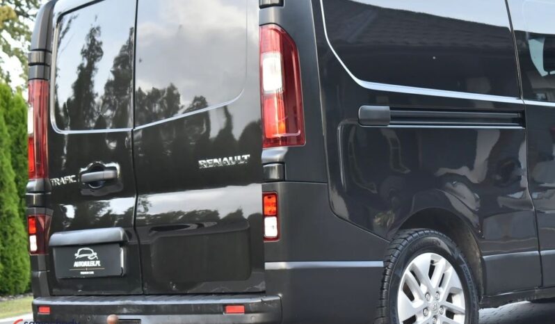 RENAULT   Trafic     121 KM    Manualna    FWD (przód)    Czarny full
