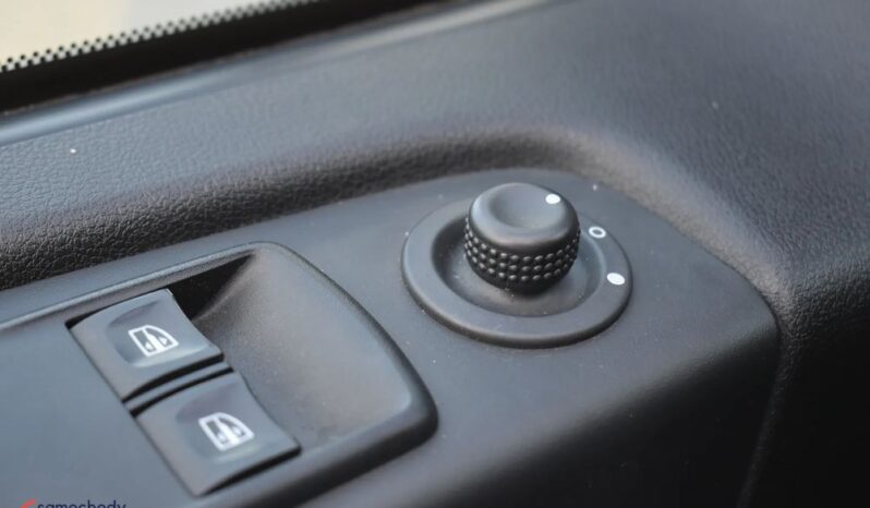 RENAULT   Trafic     121 KM    Manualna    FWD (przód)    Czarny full