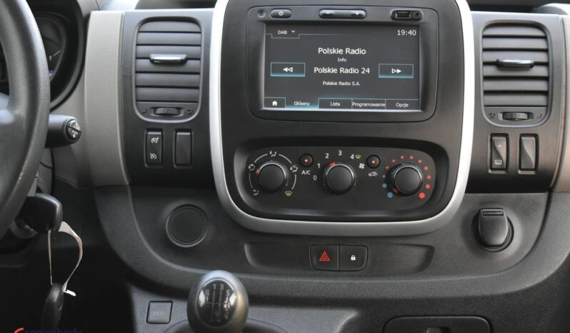 RENAULT   Trafic     121 KM    Manualna    FWD (przód)    Czarny full