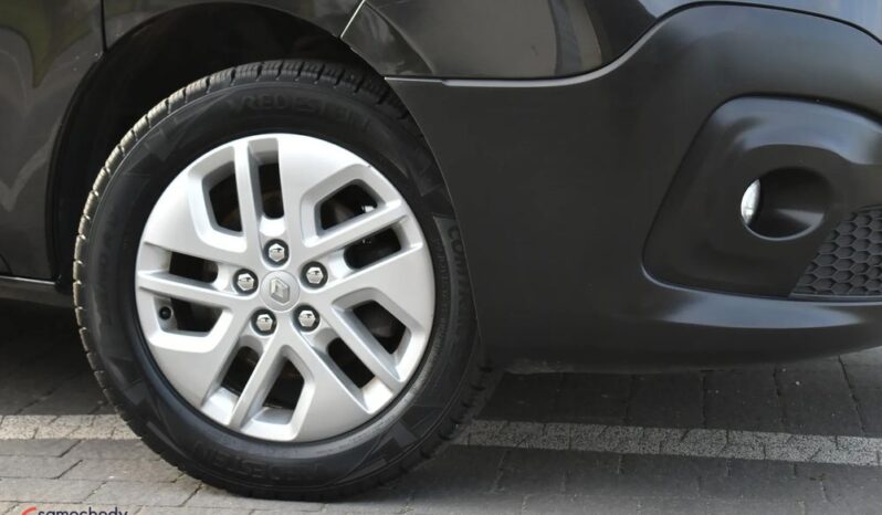 RENAULT   Trafic     121 KM    Manualna    FWD (przód)    Czarny full