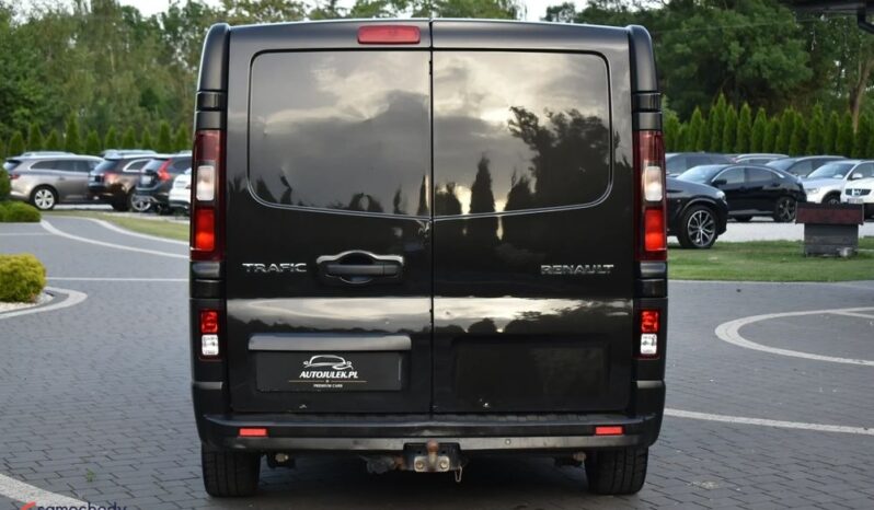 RENAULT   Trafic     121 KM    Manualna    FWD (przód)    Czarny full