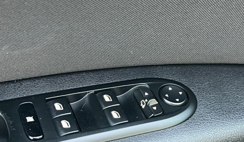 PEUGEOT   407     140 KM    Manualna    FWD (przód)    Bordowy full