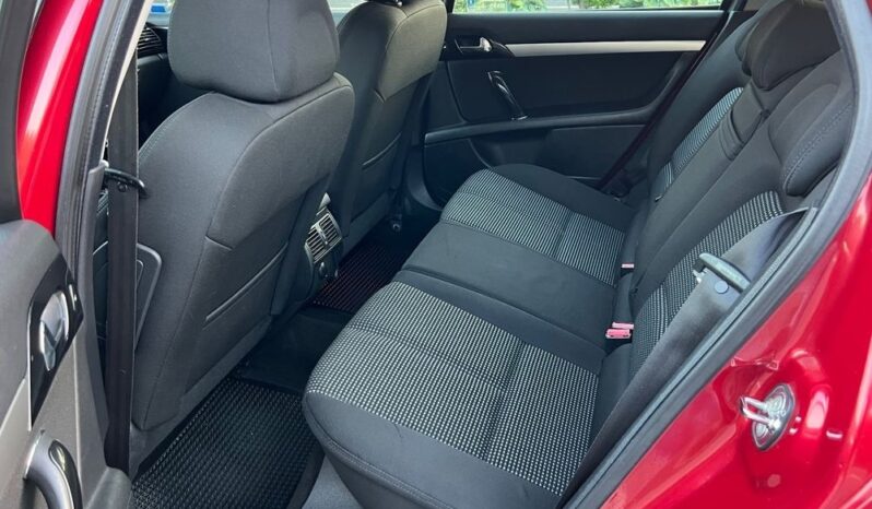 PEUGEOT   407     140 KM    Manualna    FWD (przód)    Bordowy full