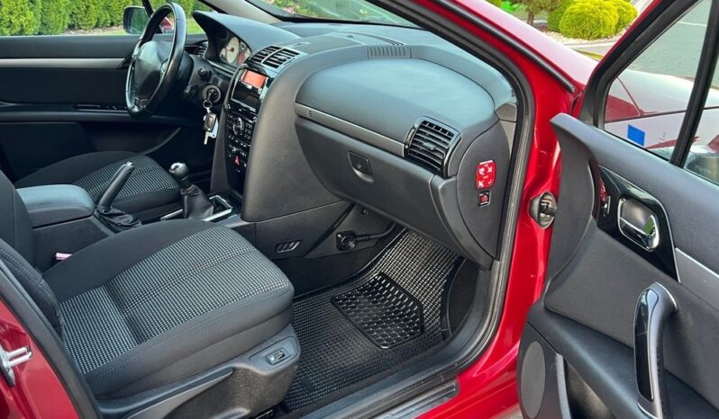 PEUGEOT   407     140 KM    Manualna    FWD (przód)    Bordowy full
