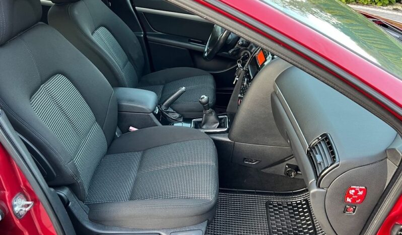 PEUGEOT   407     140 KM    Manualna    FWD (przód)    Bordowy full