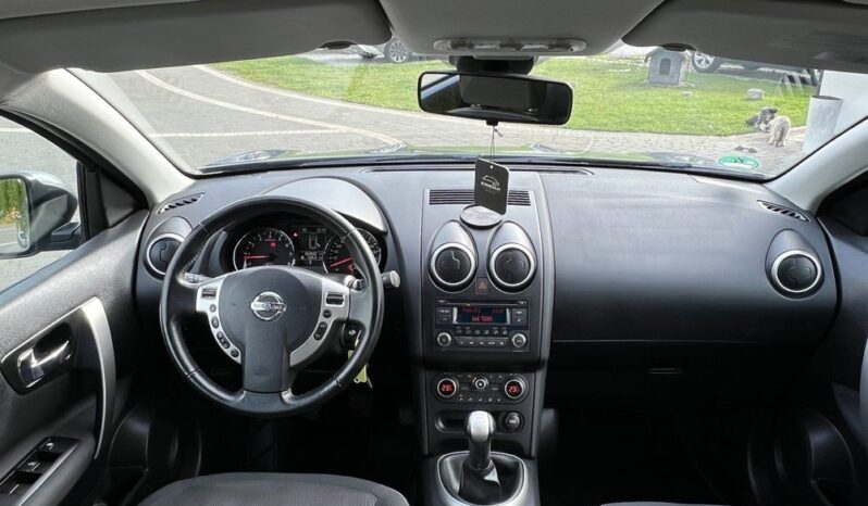 NISSAN   Qashqai     117 KM    Manualna    FWD (przód)    Szary full