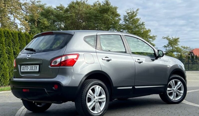 NISSAN   Qashqai     117 KM    Manualna    FWD (przód)    Szary full