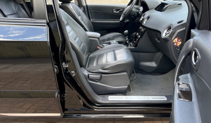 RENAULT Koleos  | 4×4 (doł. ręcznie) | Manualna | 150 KM | Czarny full