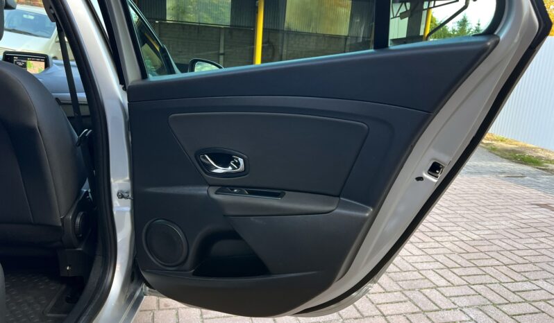 RENAULT Megane  | FWD (przód) | Manualna | 110 KM | Srebrny full