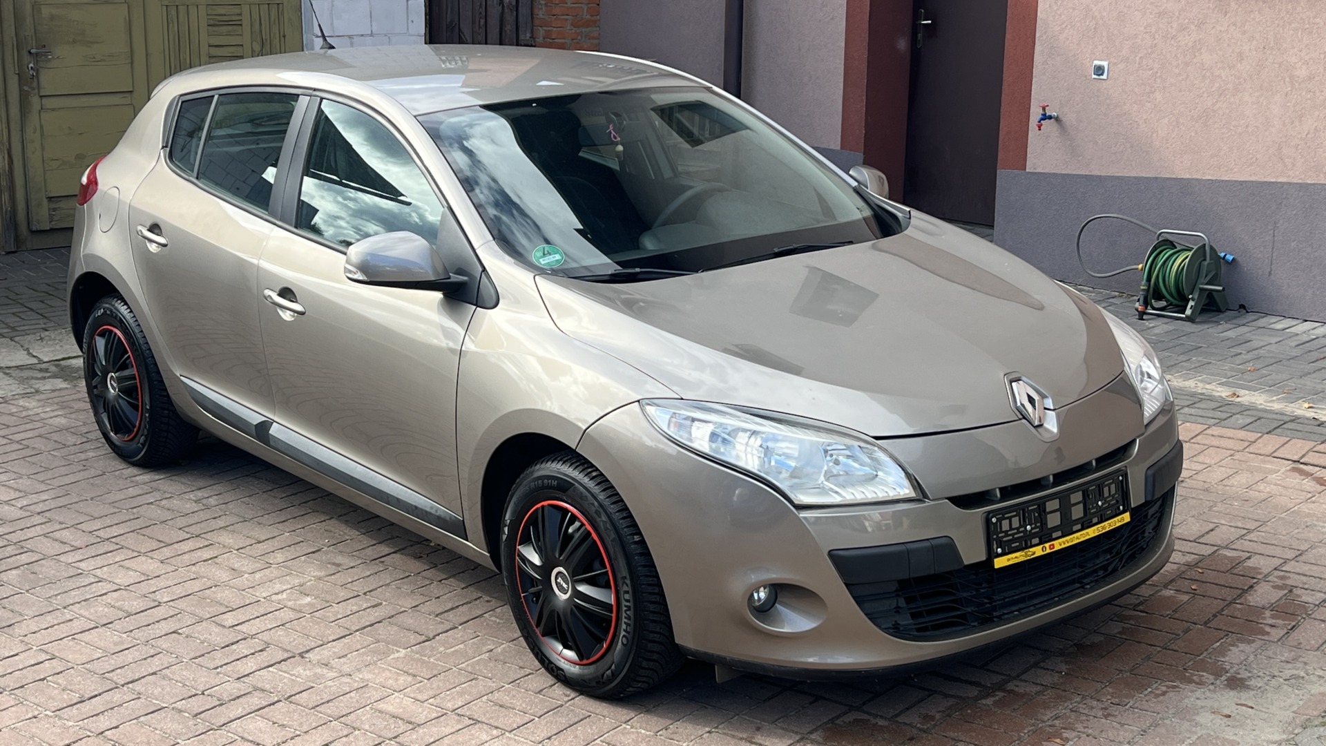 Renault Megane  | Fwd (Przód) | Manualna | 100 Km | Złoty