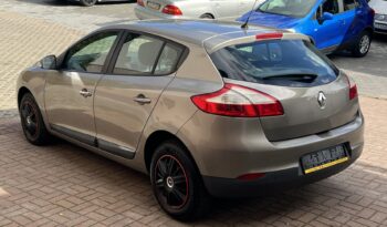 RENAULT Megane  | FWD (przód) | Manualna | 100 KM | Złoty full