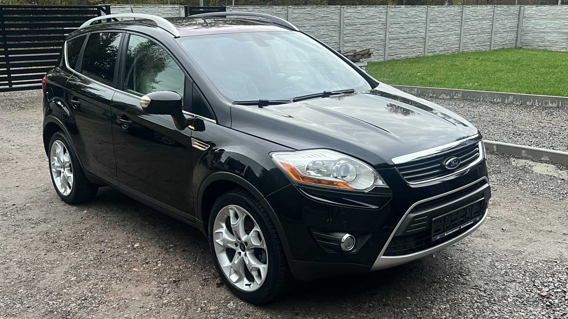 Ford Kuga  | 4X4 (Doł. Automatycznie) | Manualna | 200 Km | Czarny