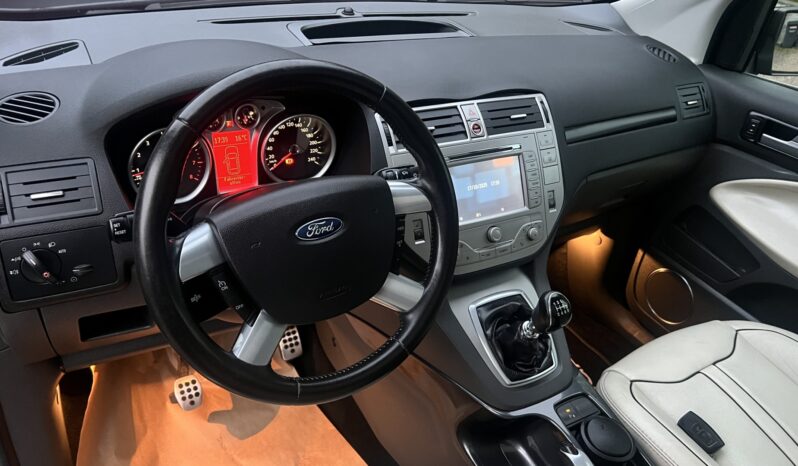 FORD Kuga  | 4×4 (doł. automatycznie) | Manualna | 200 KM | Czarny full