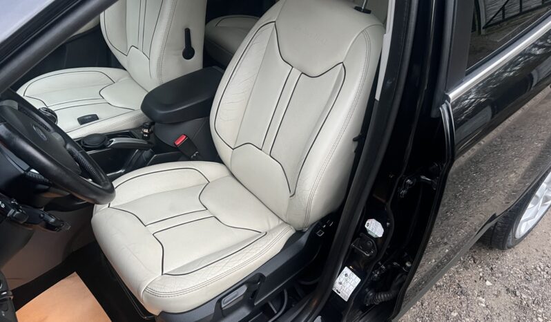 FORD Kuga  | 4×4 (doł. automatycznie) | Manualna | 200 KM | Czarny full