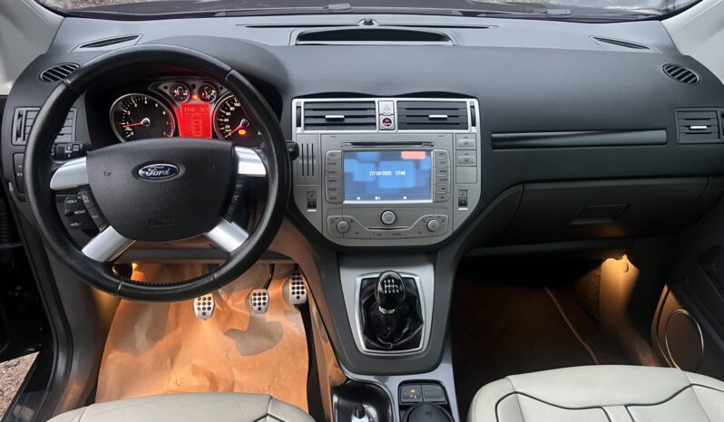 FORD Kuga  | 4×4 (doł. automatycznie) | Manualna | 200 KM | Czarny full