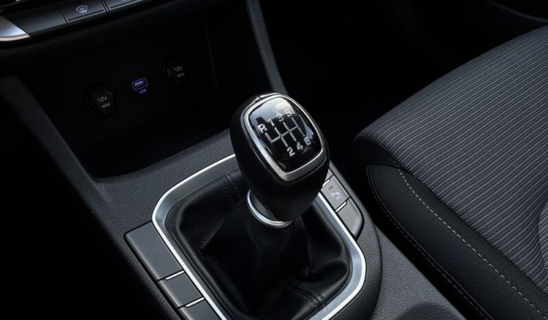 HYUNDAI I30  | FWD (przód) | Manualna | 115 KM | Biały full