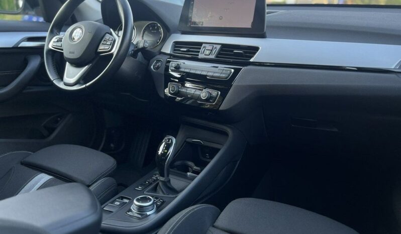 BMW X1  | 4×4 (stały) | Automatyczna | 190 KM | Biały full