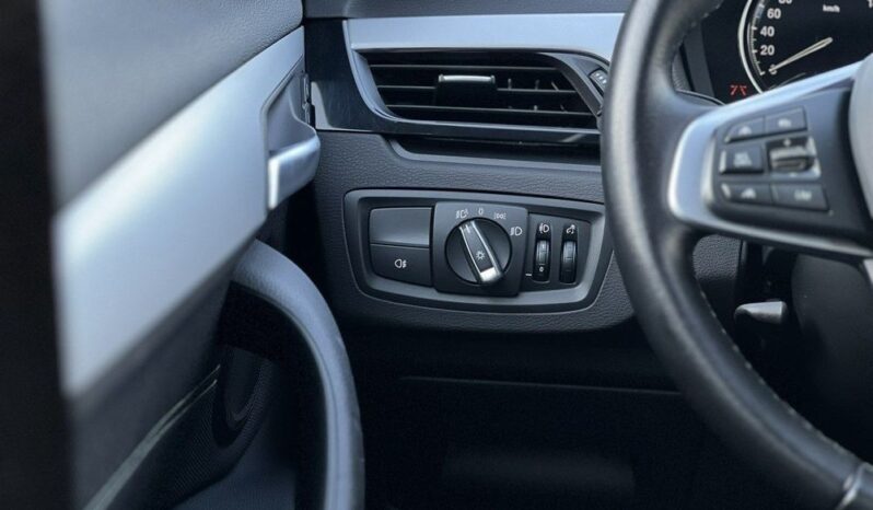 BMW X1  | 4×4 (stały) | Automatyczna | 190 KM | Biały full