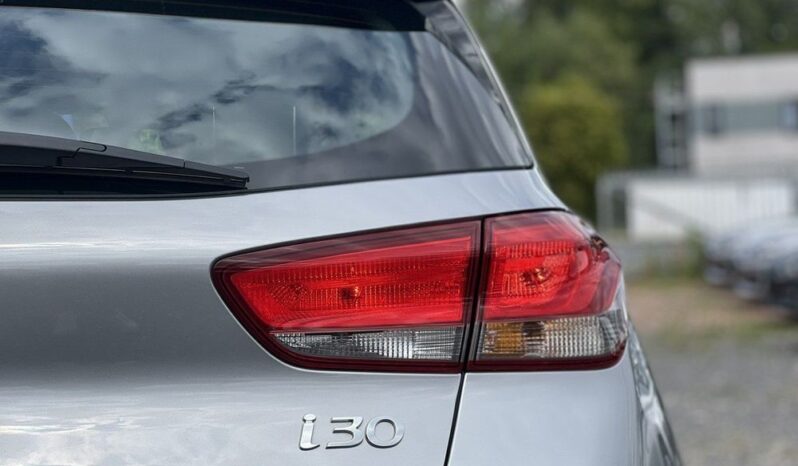 HYUNDAI I30  | FWD (przód) | Manualna | 120 KM | Srebrny full