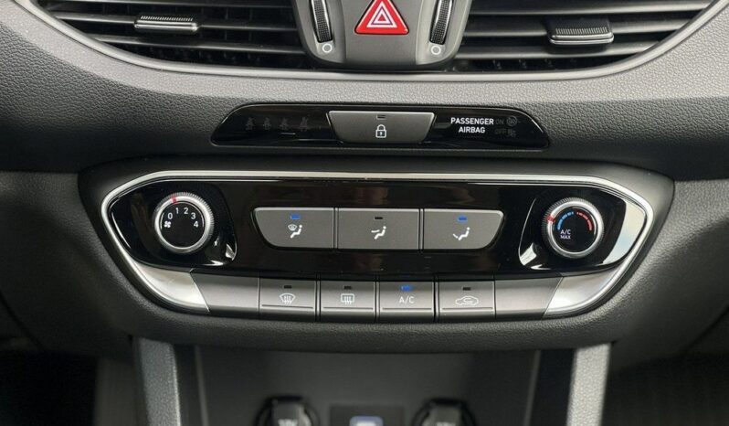 HYUNDAI I30  | FWD (przód) | Manualna | 120 KM | Srebrny full